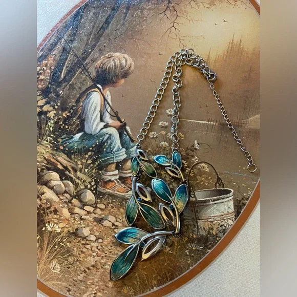 Silver Tone Necklace w/Blue Rhinestones Elegant Teal Flecked Leaf Short- Vintage - Picture 4 of 16